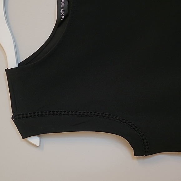 Cap sleeved crepe top - Picture 4 of 5